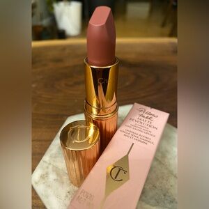 Charlotte Tilbury Matte Revolution Lipstick - Pillow Talk